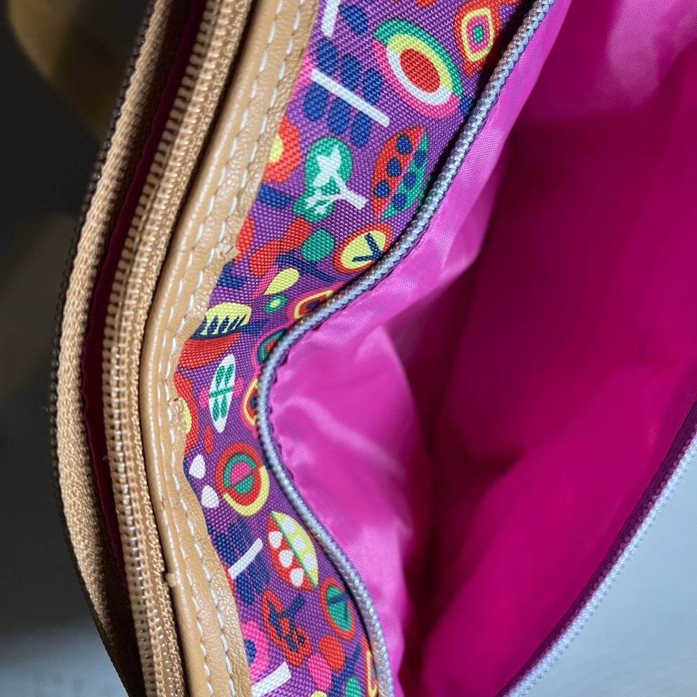 Lily Bloom Vibrant Colors Crossbody Bag W/Adjustable Strap and zip close. - Picture 11 of 12
